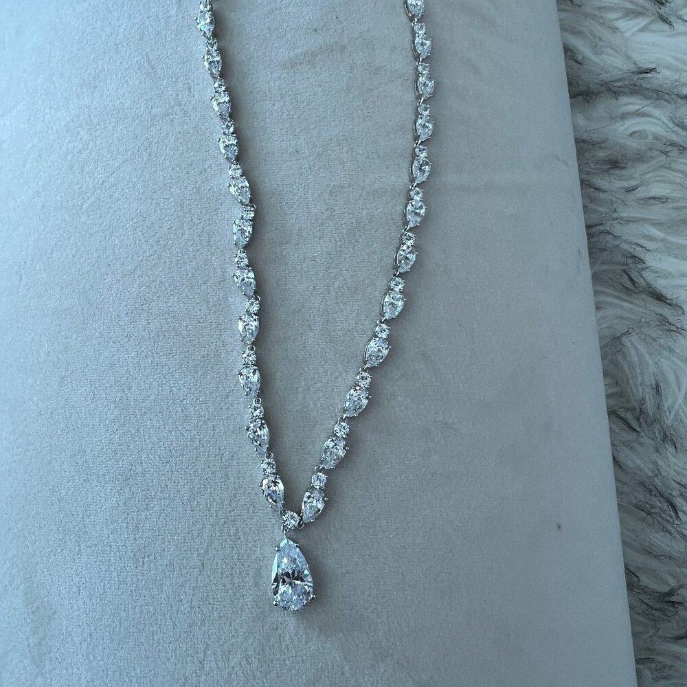Stunning Statement Crystal Teardrop Necklace Silv… - image 1